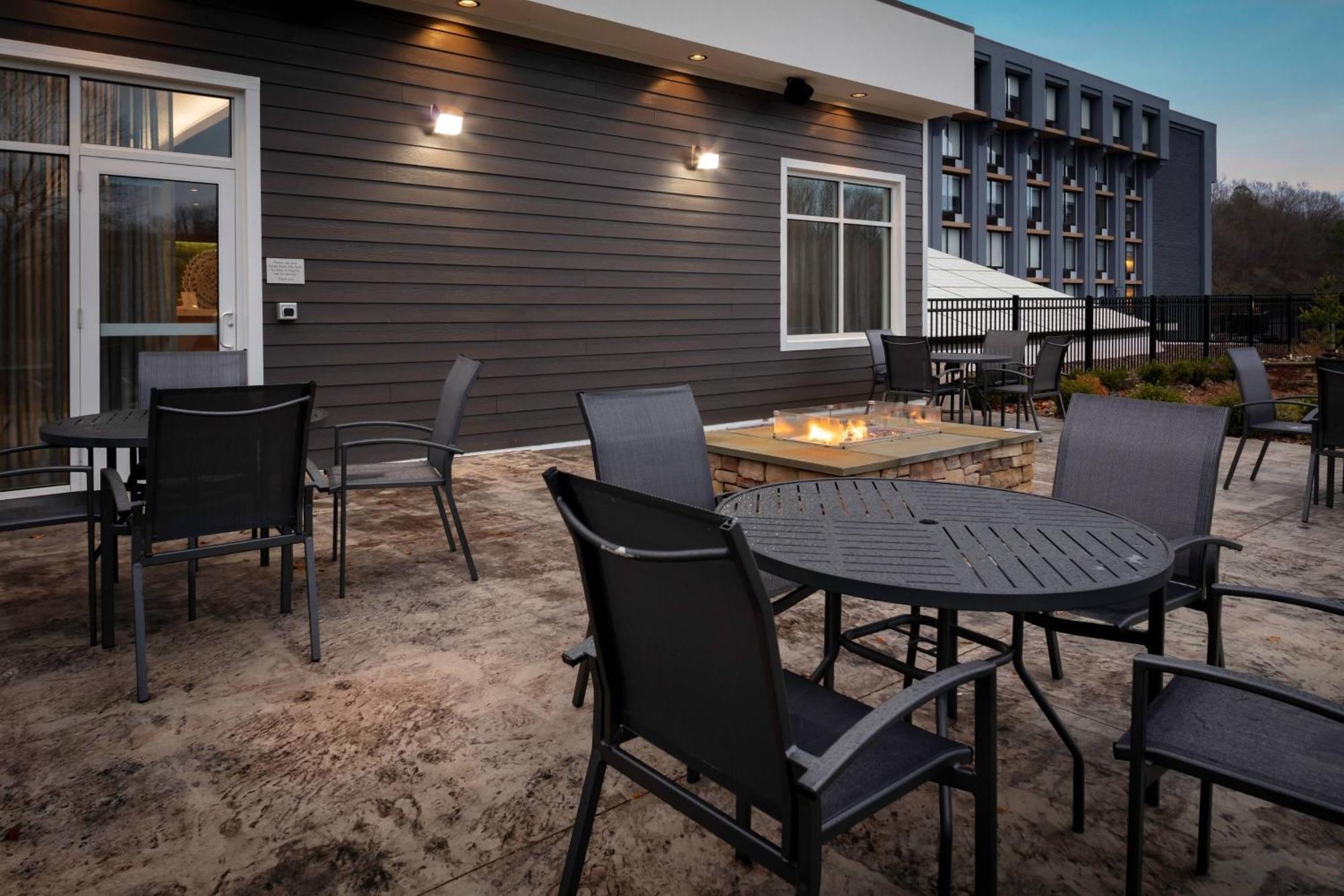 Fairfield Inn & Suites Springfield Enfield Dış mekan fotoğraf